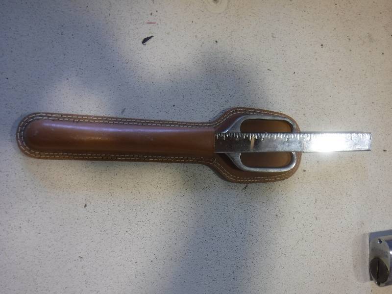 lot 3118 image: Leather holster for knife and scissors set, included