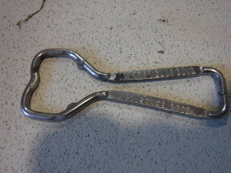 lot 3119 image: Country club Beer bottle key bottle opener