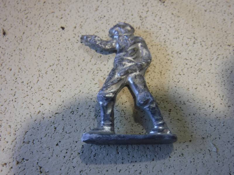 lot 3120 image: Die cast army man