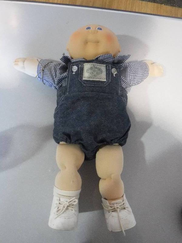 lot 3134 image: Cabbage patch doll baby