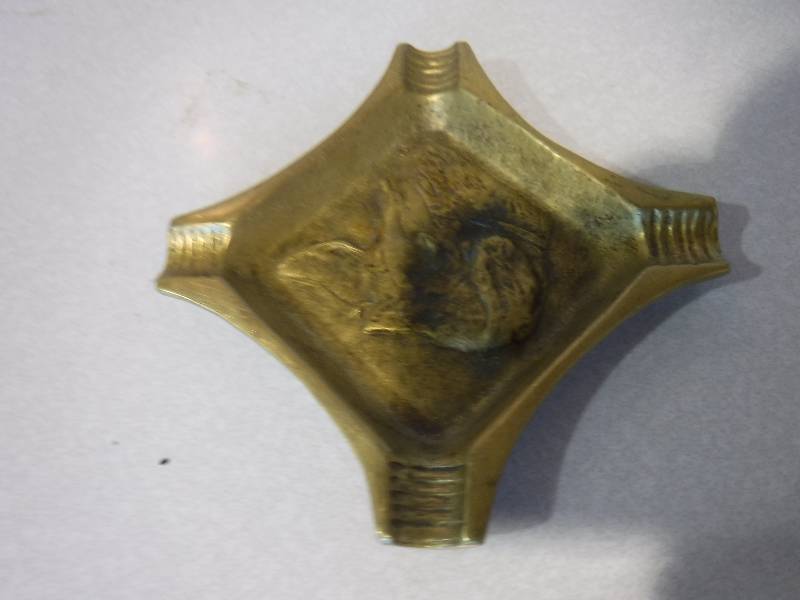 lot 3139 image: Ash tray with ducks stamped in it