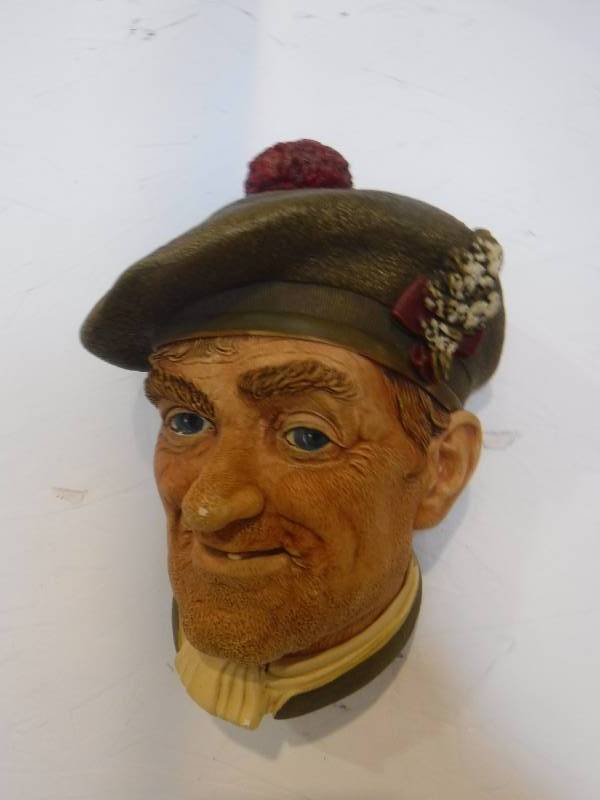 lot 3153 image: Scottish man wall decor