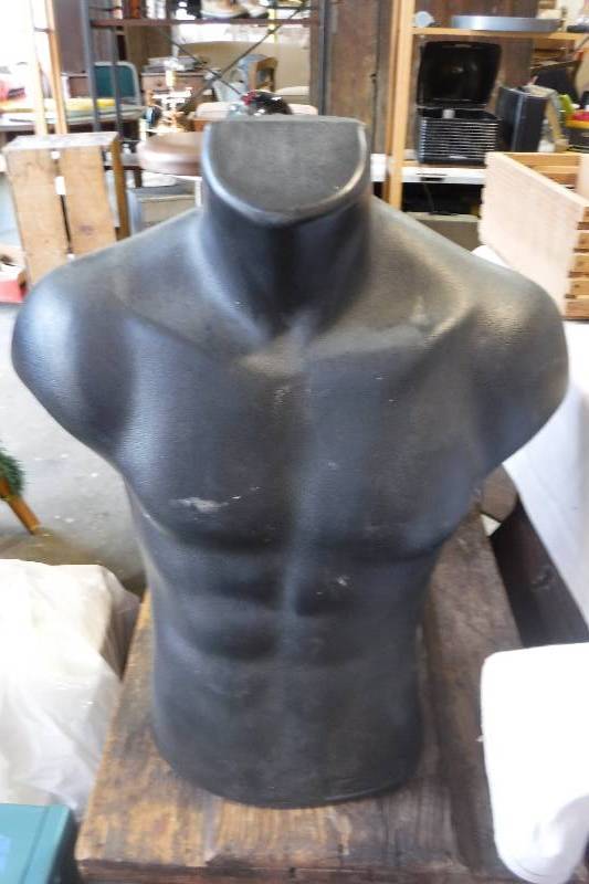 lot 3225 image: Male torso Mannequin display form