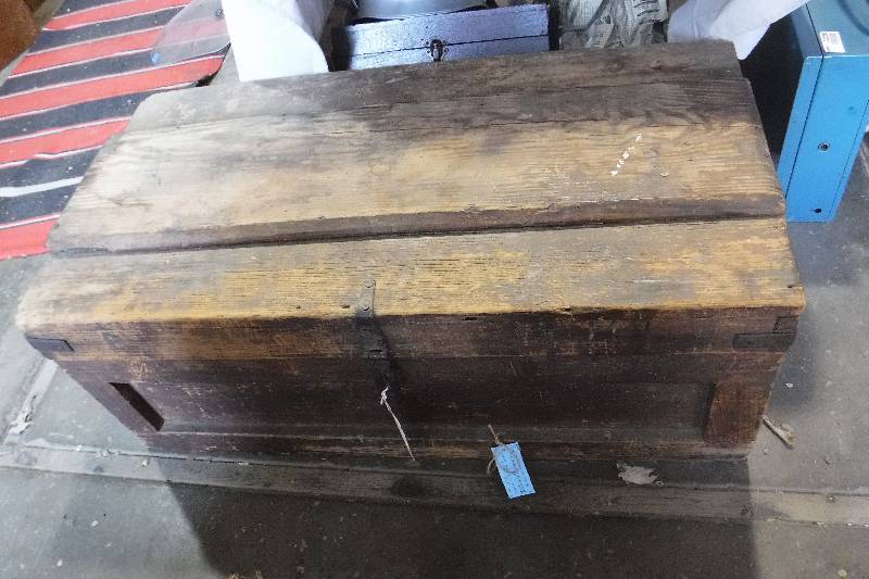 lot 3229 image: Vintage wood trunk
