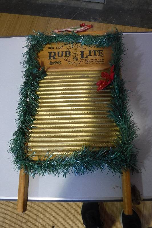 lot 3231 image: Rub Lite wash board