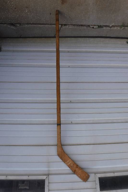 lot 3241 image: Wood hockey stick