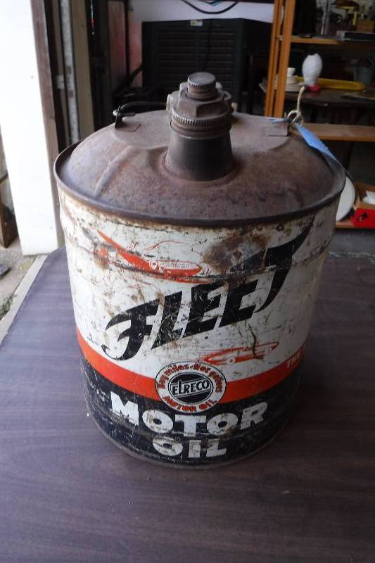 lot 3250 image: Fleet Motor oil can with spout