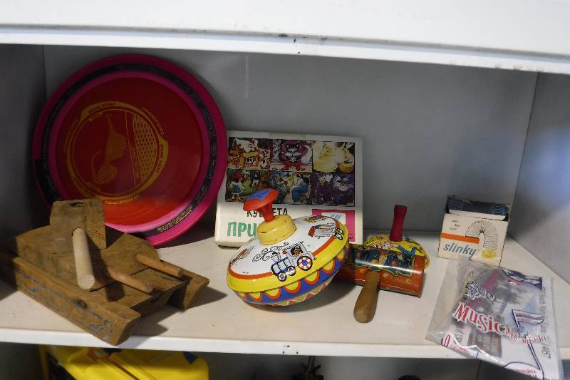 lot 3257 image: Lot of vintage toys