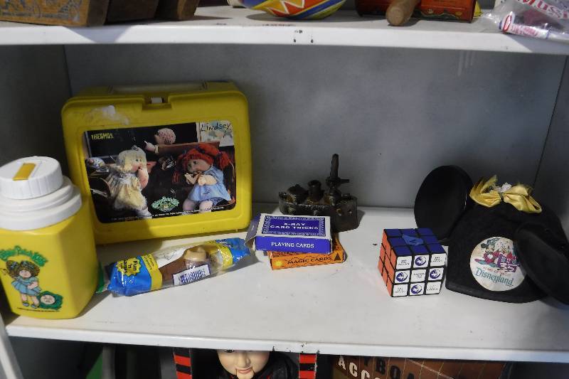 lot 3258 image: Cabbage patch lunch box, rubix cube and more