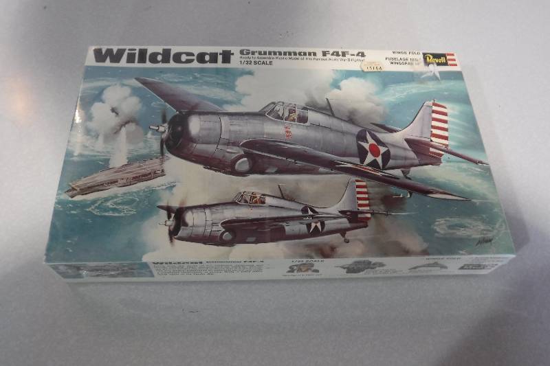 lot 3260 image: Wildcat Grumman F4F-4 model plane kit