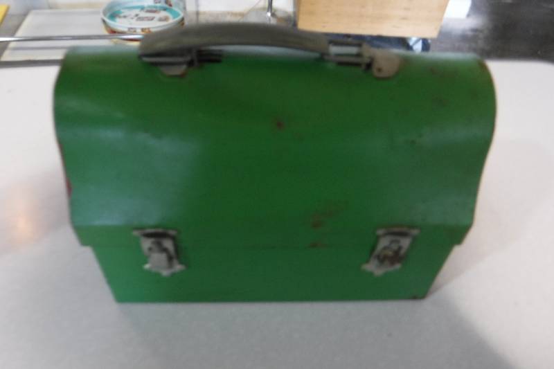 lot 3261 image: Green metal lunch box lunch pail