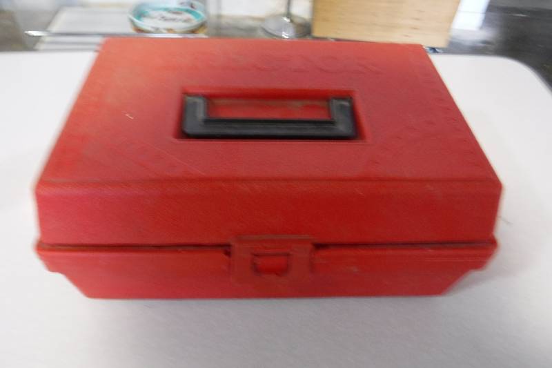 lot 3269 image: Erector set in case