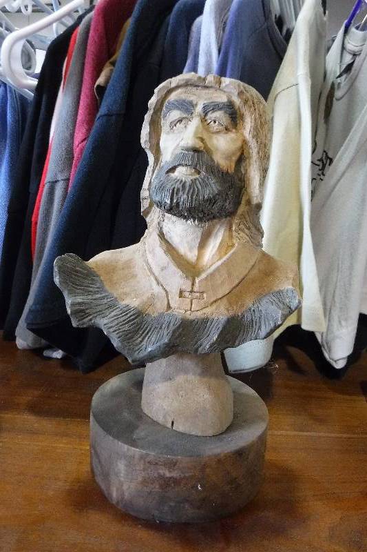 lot 3275 image: Pioneer man bust statue art