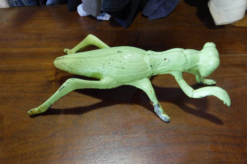 lot 3277 image: Cicada or grasshopper bug art