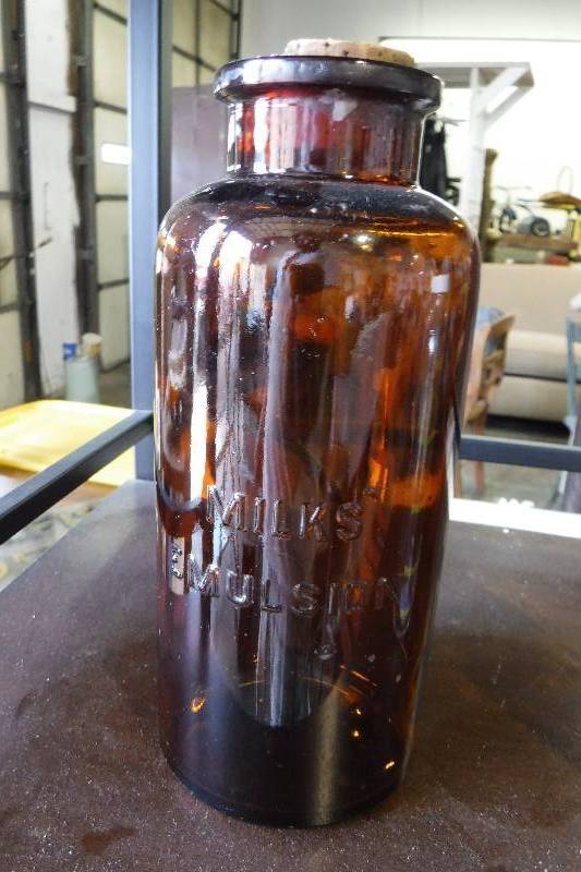 lot 3283 image: Vintage amber glass bottle