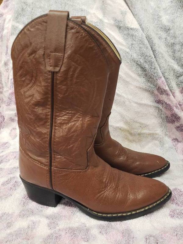 lot 2638 image: Old West Boots