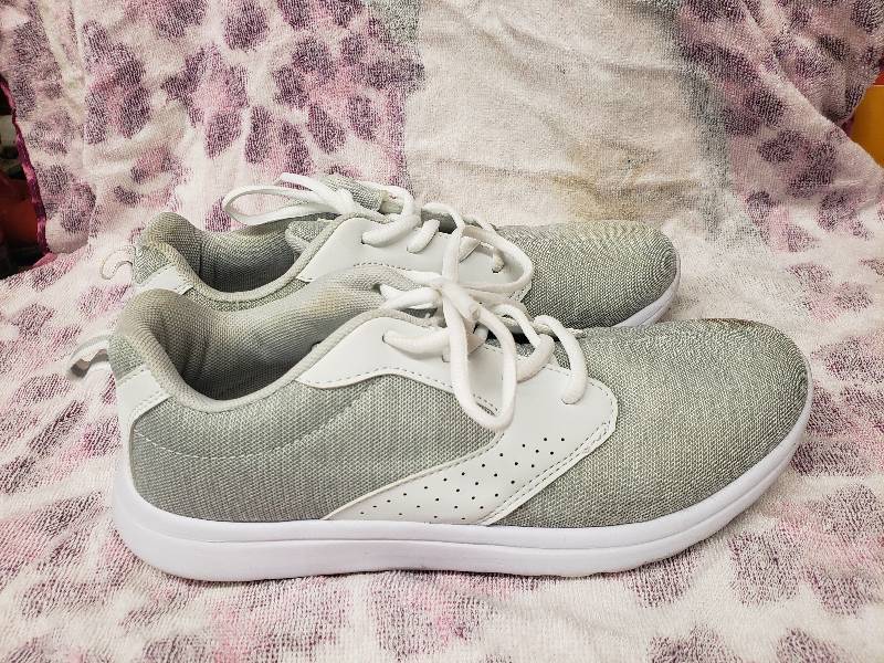 lot 2640 image: Athletic Size 10