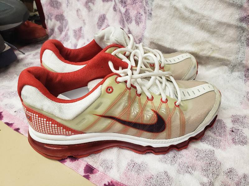 lot 2650 image: Nike Air Max Size 9.5
