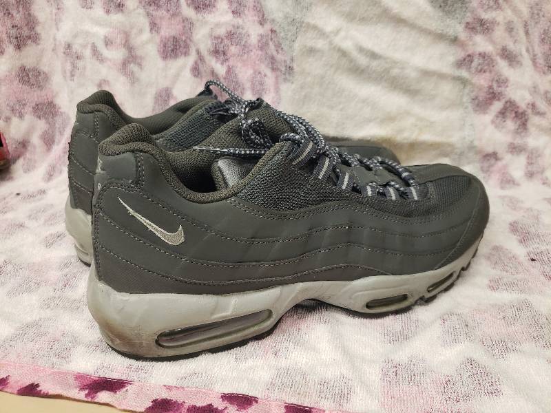 lot 2651 image: Nike Size 10