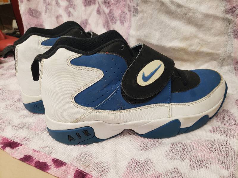 lot 2655 image: Nike Size 7Y