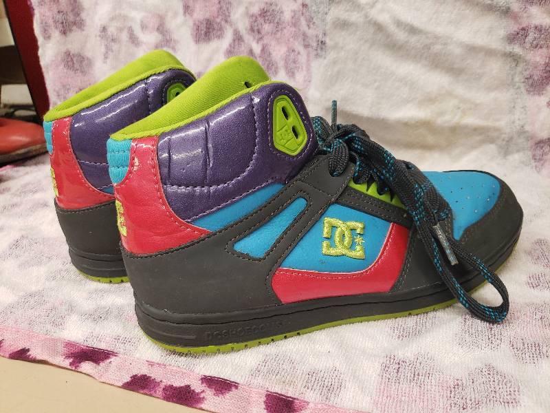 lot 2656 image: DC Shoes Size 7.5