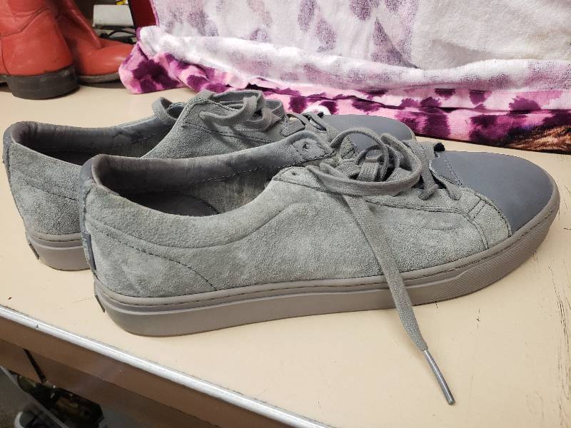 lot 2657 image: Vans Size 9