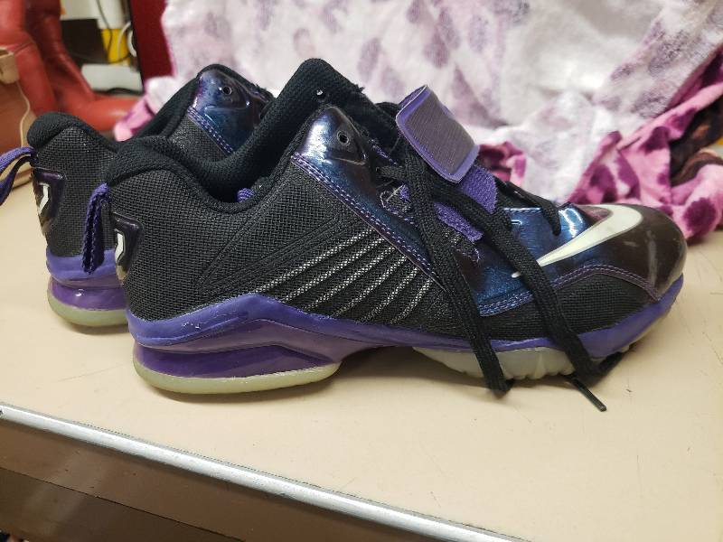 lot 2665 image: Nike Size 5Y