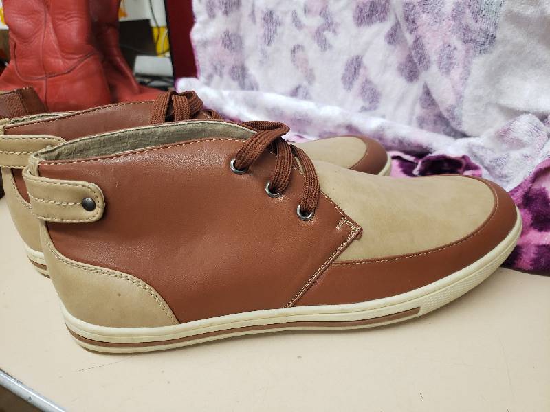 lot 2666 image: BrownTan Shoes Size 8.5