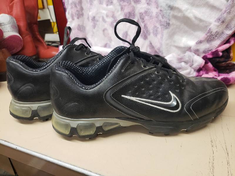 lot 2668 image: Nike Size 10