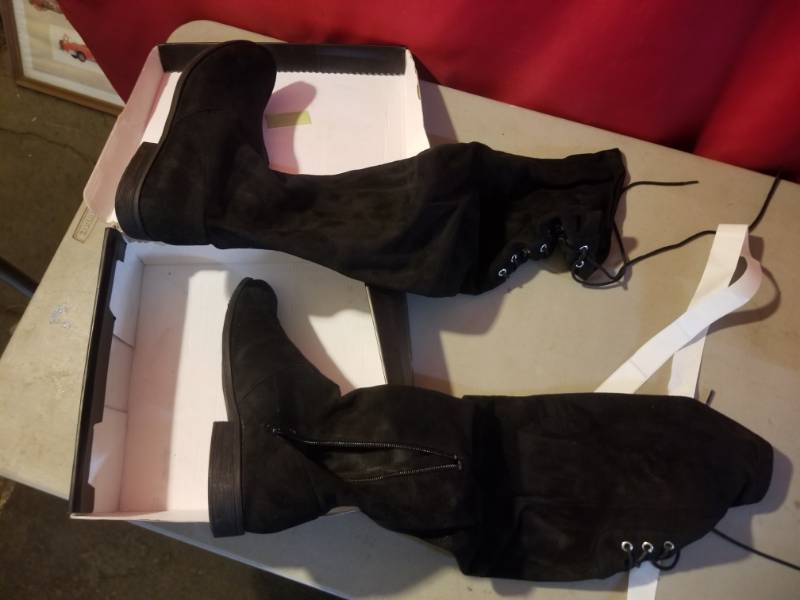 lot 2478 image: Windsor Ladies Boots Size 10