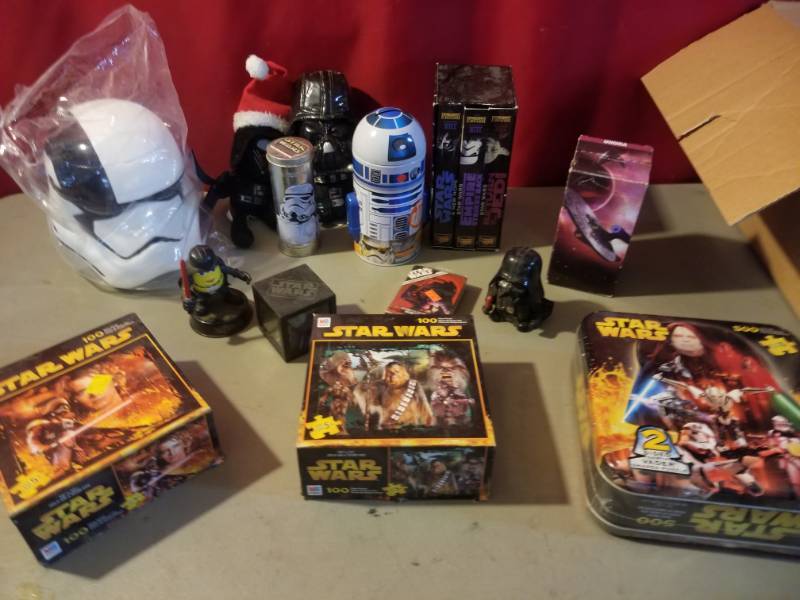lot 2482 image: Nice Lot of Star Wars Collectibles