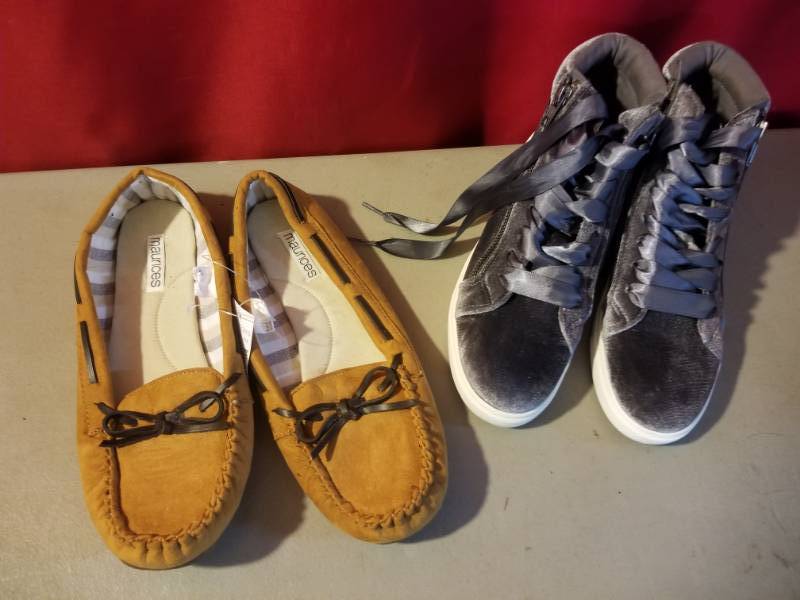 lot 2486 image: 2 Pair of Ladies Shoes. Size 9 and 10