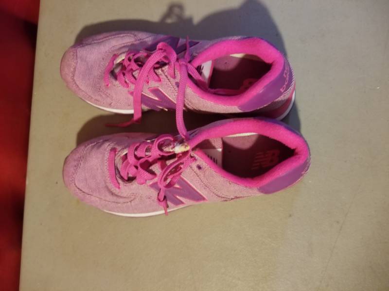 lot 2490 image: Ladies Pink New Balance Size 9.5