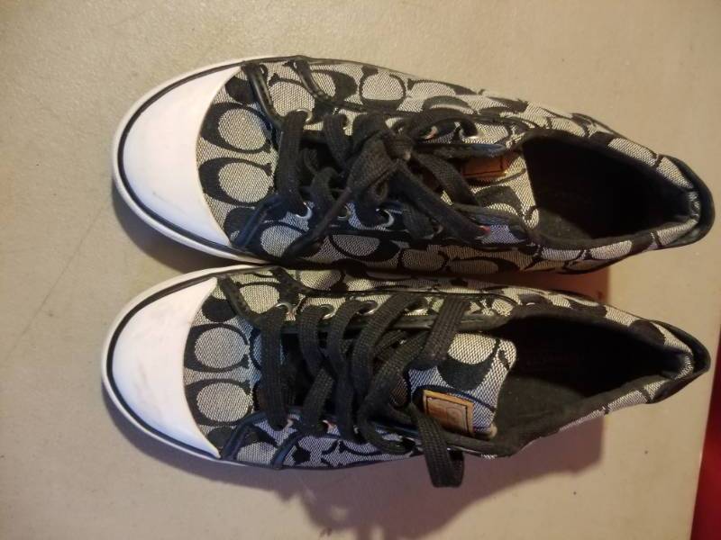 lot 2494 image: Coach Shoes Size 9B