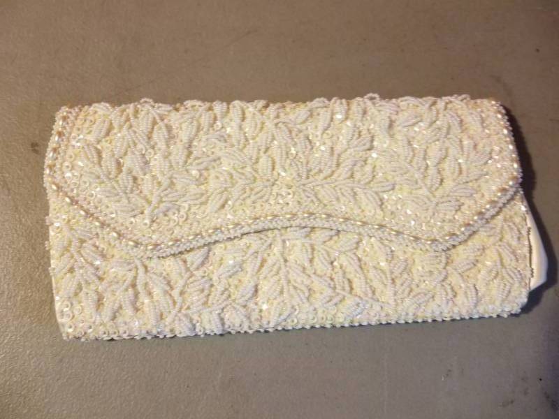 lot 2498 image: Vintage Hand Bag