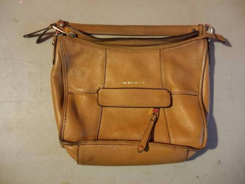 lot 2500 image: Michael Kors Purse
