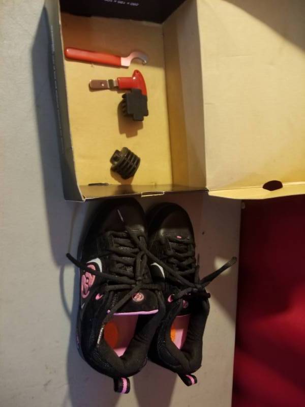 lot 2506 image: Strand Ladies Size 6 Heelies