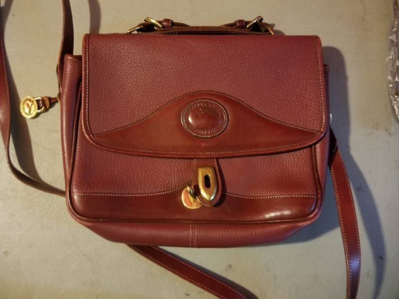 lot 2513 image: Dooney & Bourke Purse