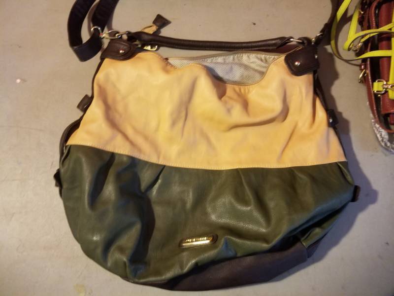 lot 2515 image: Steve Madden Purse