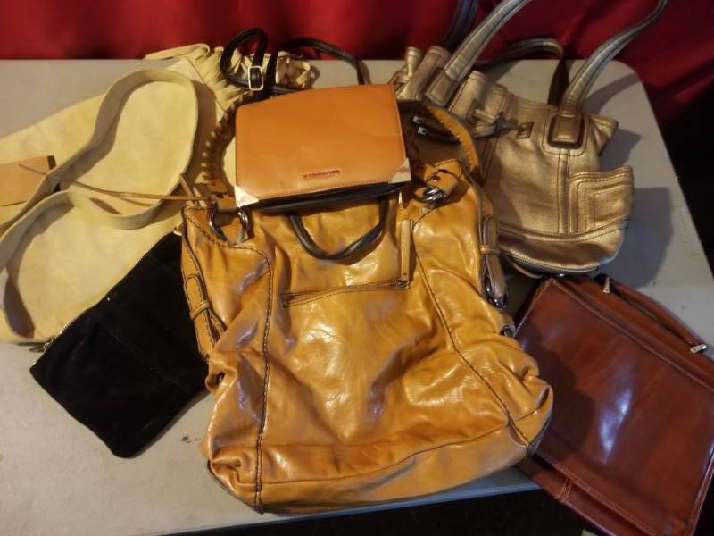 lot 2516 image: Lot Of Purses again