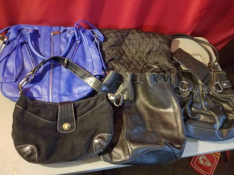 lot 2517 image: Lot Of Purses again