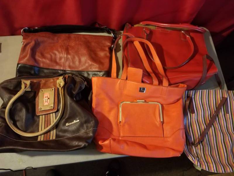 lot 2518 image: Lot Of Purses again