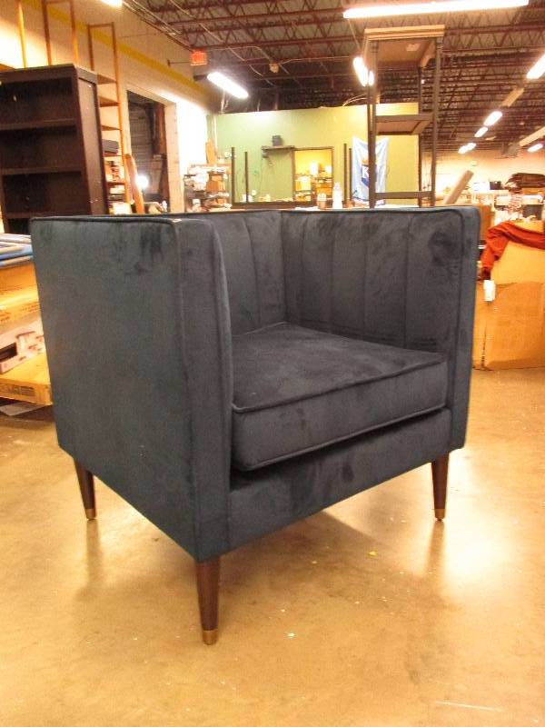 soriano channel tufted chair