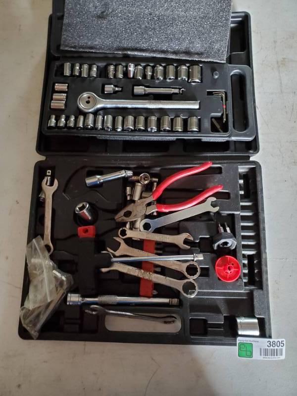 lot 3805 image: Hand Tool Kit with Plastic Case