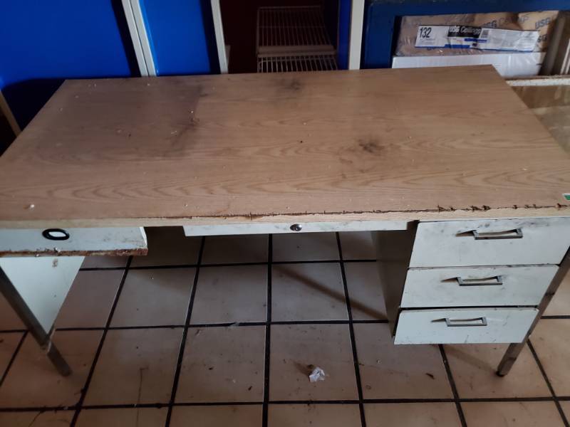 lot 3811 image: Metal Desk with Wood look top