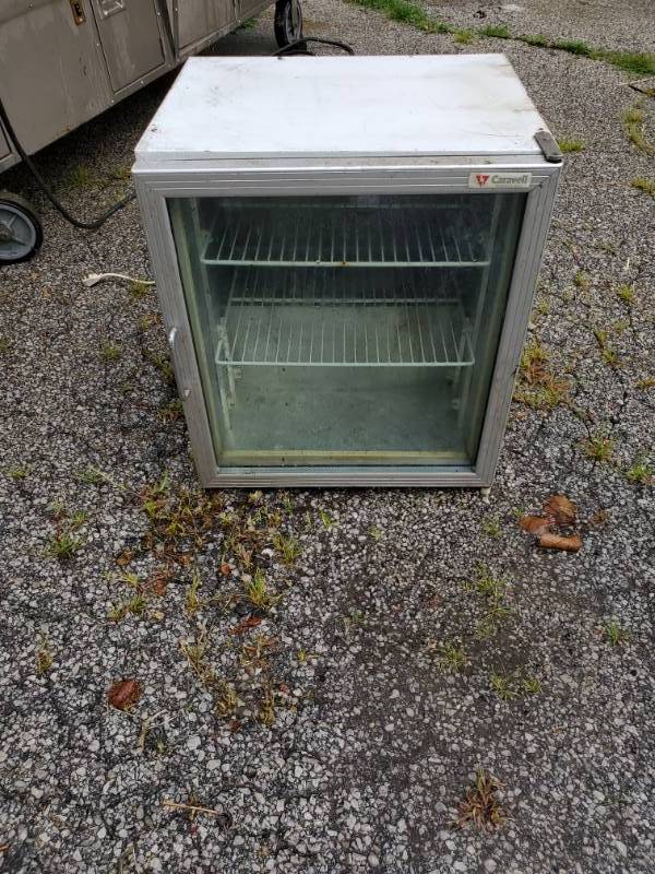 lot 12 image: Caravell Prepackaged Ice Cream Merchandising Freezer