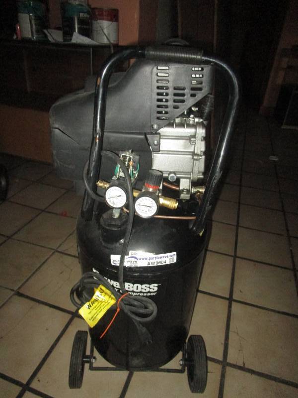lot 5551 image: Power Boss 15Gal Air Compressor Unknown Working Condition