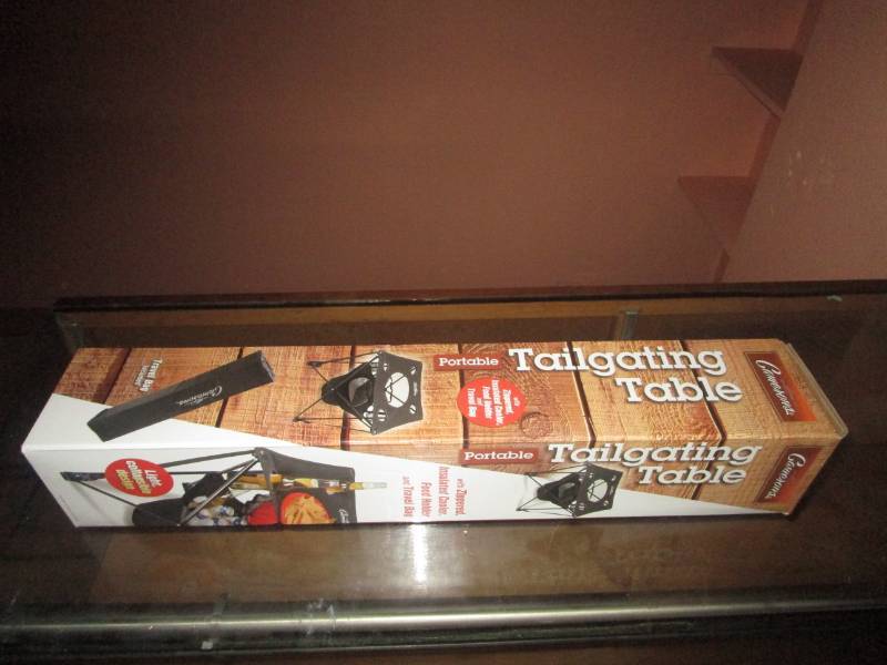 lot 5553 image: Camerons Tailgaiting Table