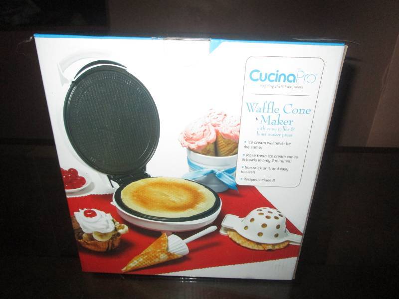 lot 5558 image: CucinaPro Mini Pie and Quiche Baker