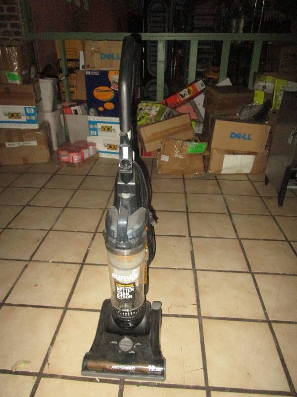 lot 5580 image: Eureka Upright Vacuum Sweeper